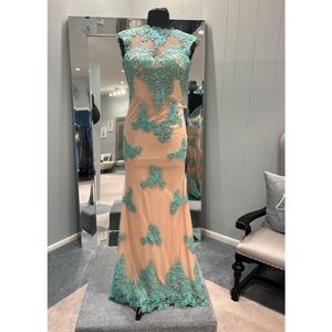 BRAND NEW, NEVER WORN